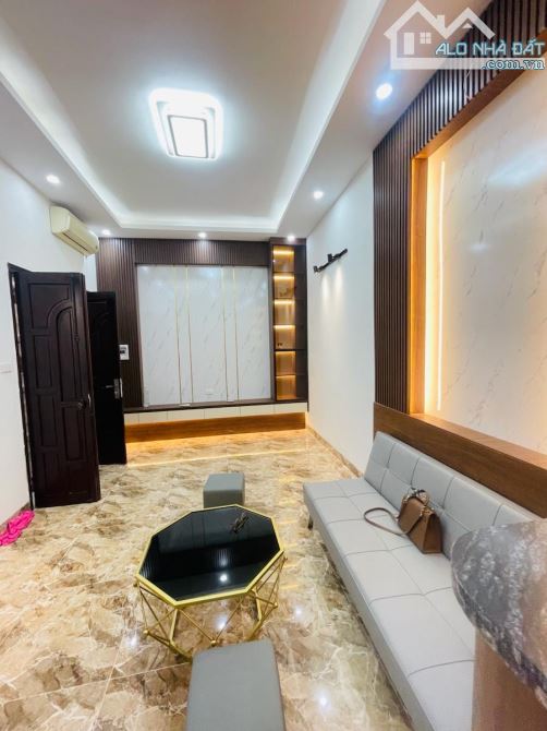 7.x tỷ có nhà #TrườngChinh #TônThấtTùng x 30m x 5 tầng x mt 3.5 x 3PN đủ công năng, 1 nh - 1