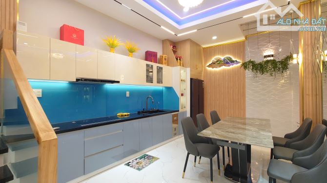 NHÀ THẬT - Hẻm Xe Hơi Lý Thuyết - Ngay Mặt Tiền PHÚ NHUẬN - Chỉ Cách 1 Căn - 1