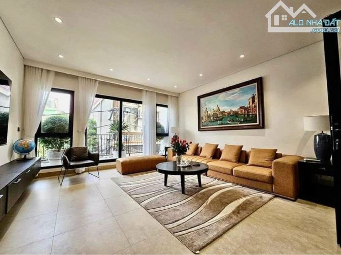 Cho thuê nhà Giảng Võ. DT 80m2x5T. MT8m. Đồ cơ bản, ô tô vào tận nhà. Giá 40tr/tháng - 1
