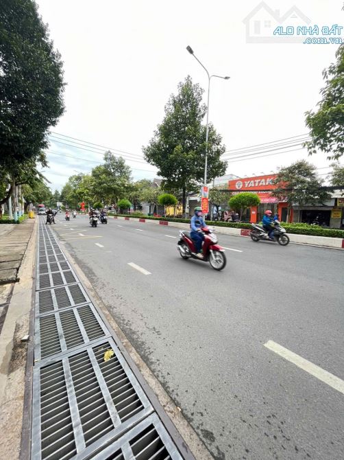Bán mặt tiền đường Đồng Khởi 6.3x25. Giá tốt - 1