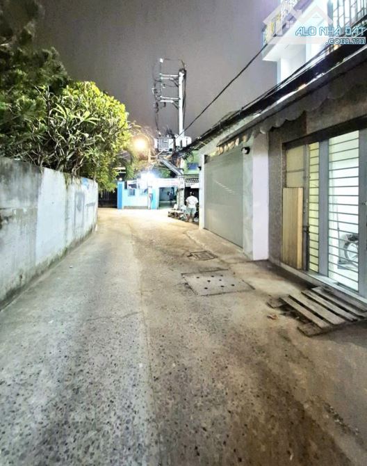 SÁT MẶT  TIỀN XE HƠI Q7  CÓ 7 TỎI - 1