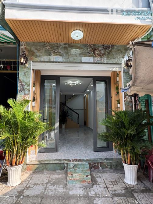 Bán Nhà Mặt Tiền Quận 5 , Đường Phan Văn Trị. - 1