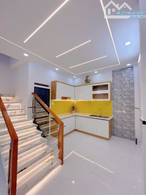 Bán nhà 2 tầng, hẻm xe hơi, giáp chợ Bình Long, 44m2, nhỉnh 4 tỷ - 1