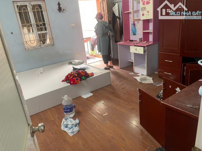 BA ĐÌNH -  NHÀ 33M2 X 3 TẦNG - CHẮC CHẮN - NGÕ RỘNG, ĐẸP - GẦN PHỐ - TRƯỚC NHÀ ĐỂ 6-7 XE - 1