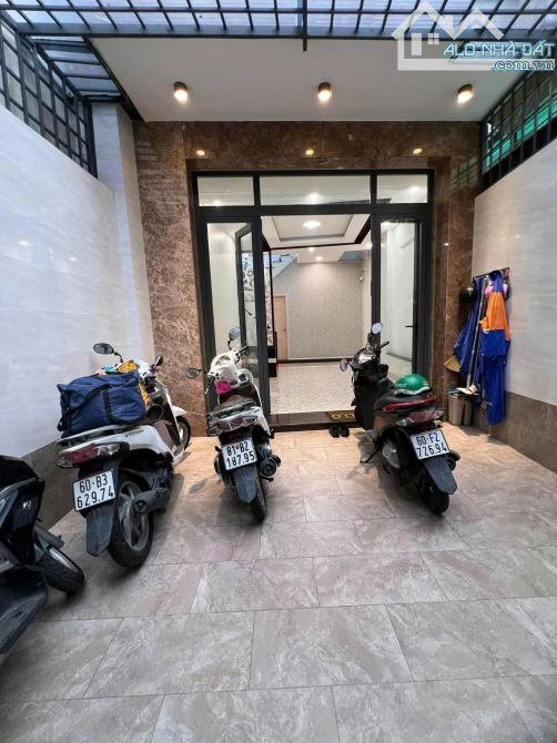 MẶT TIỀN PHÚ NHUẬN - 4 TẦNG ĐẸP 70M² (4×17) - GIÁ RẺ 14.2 TỶ - CHO THUÊ 30TR/THÁNG - 1