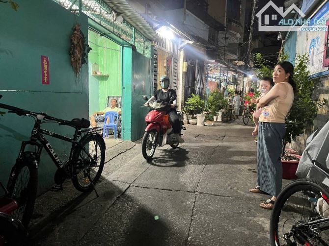 CÁCH CẦU CHÀ VÀ 200M - CHDV 9 PHÒNG - DOANH THU 40TR/THÁNG - 83M2 - 5 TẦNG - 1