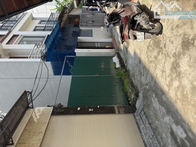 BÁN GẤP MẢNH ĐẤT ĐỨC GIANG,  Ô TÔ VÀO ĐẤT,  DT 45M , GIÁ CHỈ NHỈNH 6 TỈ - 1