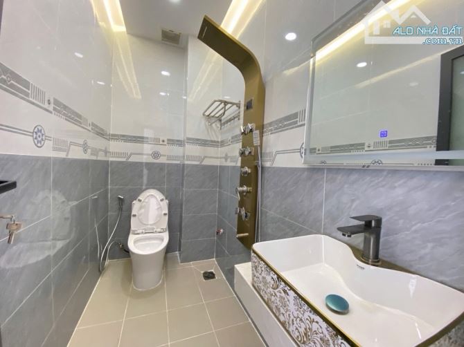 Hơn 7 t.ỷ, khu toàn nhà cao tầng, giáp Tân Phú, Cách 20m ra mặt tiền, Ko LG, 5 tầng - 1