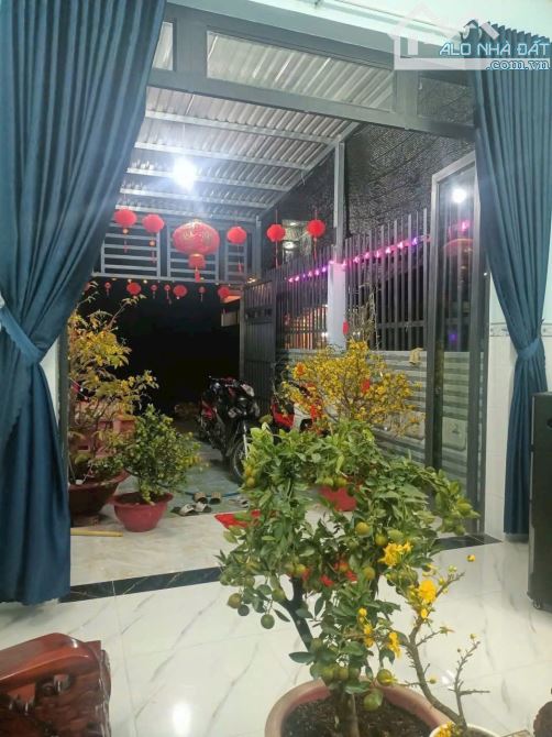 CẦN BÁN GẤP CĂN NHÀ CẤP 4 DT 4X31 GIÁ 2TY350 SHR SANG TÊN CHÍNH CHỦ - 1