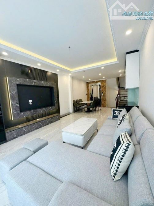 BÁN NHÀ SÀI ĐỒNG, LONG BIÊN, KINH DOANH , GARA Ô TÔ, TM, Ô TÔ TRÁNH, NGÕ NHƯ PHỐ, CÓ 8.xTỶ - 1