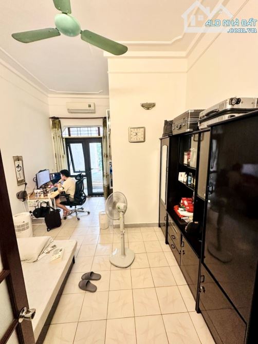 CÒN SÓT LẠI 85M NHÀ CẤP 4 ĐƯỜNG LÁNG GIÁ HƠN 17 TỶ - PHÁP LÝ SẠCH -NGÕ SIÊU TO 8M GẶP OTO - 1