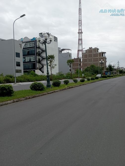 Bán Lô đất mặt đường Nguyễn Công Trứ, 120m2, ko vướng gì, nhìn sang Cung thể thao tỉnh - 1