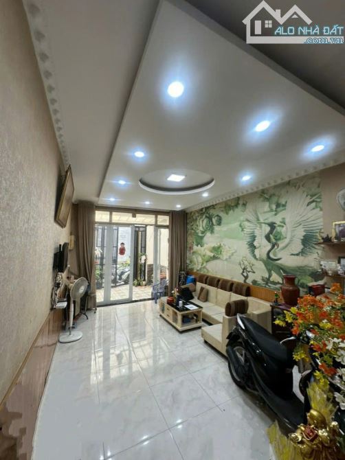 NHÀ 3 TẦNG - HẺM ÔTÔ - KHU PHÂN LÔ SỔ VUÔNG 82 M2. - 1