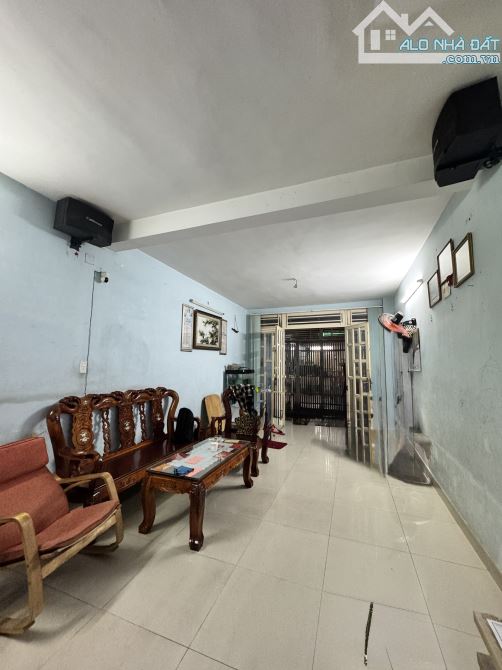 Bán nhà Âu Dương Lân Quận 8, 63m2, 3 tầng, cách mặt tiền 20m. - 1