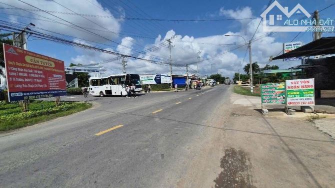 1000m lúa 2 mặt tiền đường tỉnh 826B nhựa 20m được chuyển thổ toàn bộ . - 1