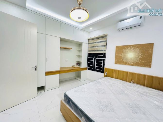BÁN NHÀ PHÂN LÔ HOÀNG QUỐC VIỆT - 60M² x 6T THANG MÁY - MT 5.1M - GARA Ô TÔ - 2 THOÁNG - 1