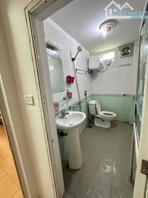 Cho thuê nhà ở Đê La Thành, Ô Chợ Dừa, Đống Đa. DT 27m x 3 tầng, giá 9tr - 1