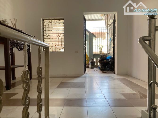 Cho thuê nhà nguyên căn ngách 317 ngõ Quỳnh, Bạch Mai, Hai Bà Trưng. DT 35m x 4 tầng, giá - 1