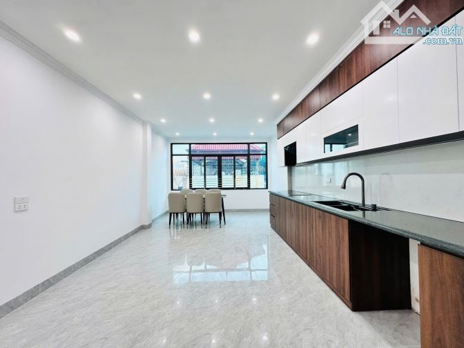 BÁN NHÀ TRẦN QUỐC HOÀN, CẦU GIẤY - 41M² x 7T THANG MÁY - PHÂN LÔ Ô TÔ TRÁNH - KINH DOANH - 1
