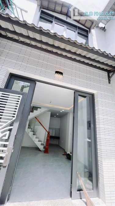 Nhà đẹp 2 tầng - Ngang 3.7 dài 8.4 - Hẻm 2.5m - Bến Vân Đồn Q4. - 1