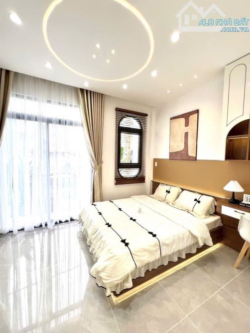 Bán nhà ngay chợ Tân Sơn, ngang 4,1m, hẻm ô tô, full nội thất, chỉ 4 tỷ 99 - 1