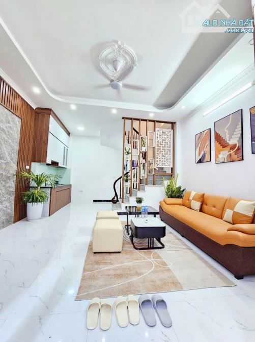 BÁN NHÀ BÁT KHỐI 35M2, 5 TẦNG NGÕ NÔNG, Ô TÔ ĐỖ CỔNG, 6.3 TỶ. - 1