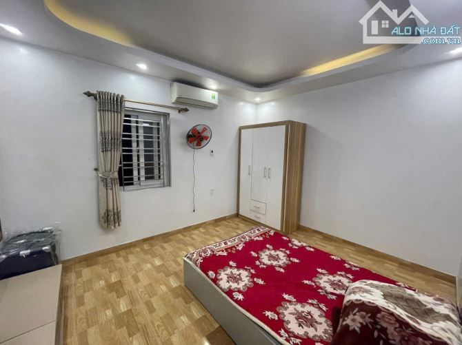 🏠 Nhà Gốc Dân Chợ Hàng – Ngõ Thông, Ô Tô Đỗ Cửa  💎 Diện tích: 45m² – Mặt tiền 4.2m - 12