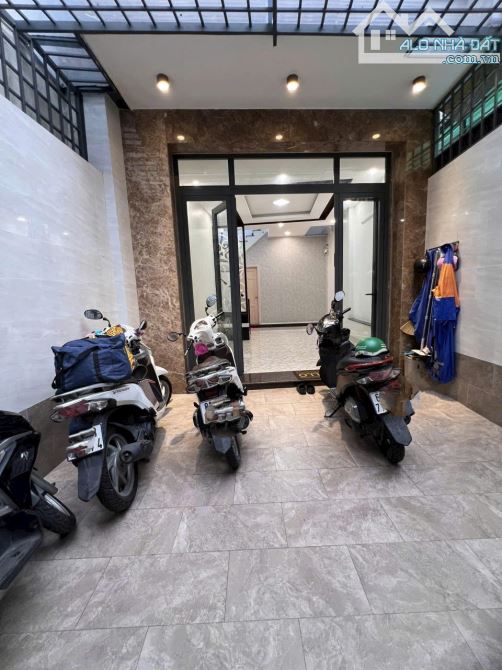 MẶT TIỀN KINH DOANH 4 TẦNG CẦM BÁ THƯỚC P7 PHÚ NHUẬN GIÁ RẺ 14.2 TỶ - 12