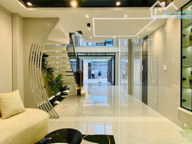 🏠Siêu Phẩm Hẻm Thông 6M💎Vị trí: Phan Huy Ích, P15💎4X15M 4 Lầu 3PN 3WC💵9,9 Tỷ - 12