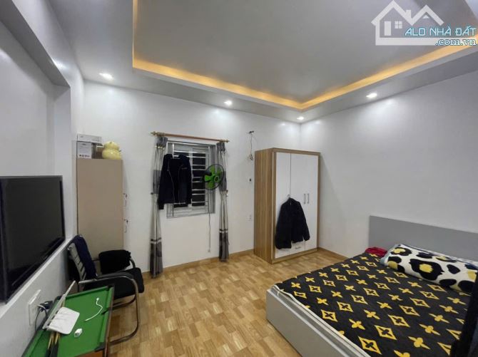 🏠 Nhà Gốc Dân Chợ Hàng – Ngõ Thông, Ô Tô Đỗ Cửa  💎 Diện tích: 45m² – Mặt tiền 4.2m - 14