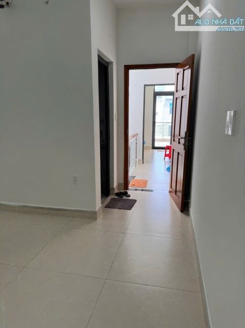 Nhà hẻm oto gần Đặng Văn Bi. 1 trệt 2 lầu, 4pn 4wc, DT rộng - 14