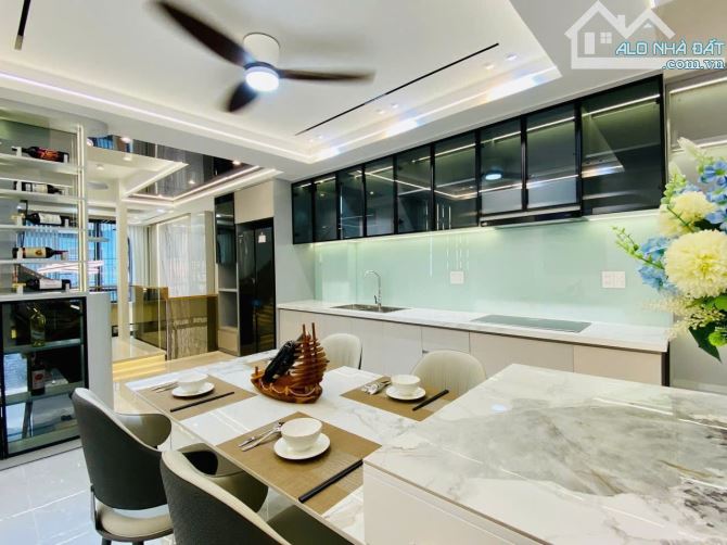 🏠Siêu Phẩm Hẻm Thông 6M💎Vị trí: Phan Huy Ích, P15💎4X15M 4 Lầu 3PN 3WC💵9,9 Tỷ - 14