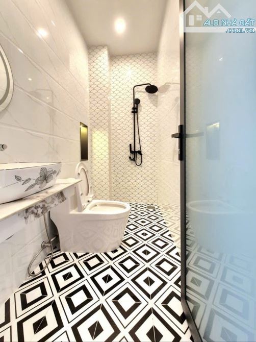 SÁT MẶT  TIỀN XE HƠI Q7  CÓ 7 TỎI - 14