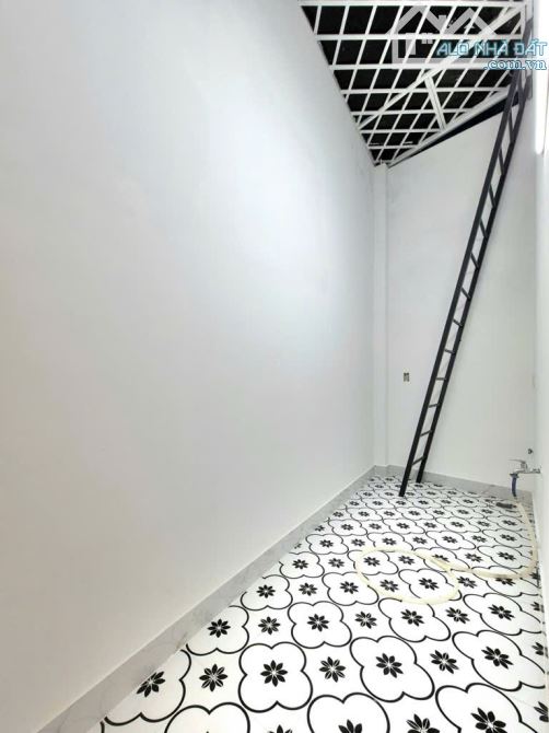 SÁT MẶT  TIỀN XE HƠI Q7  CÓ 7 TỎI - 15