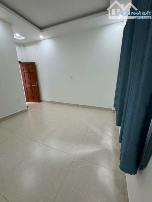 Nhà hẻm oto gần Đặng Văn Bi. 1 trệt 2 lầu, 4pn 4wc, DT rộng - 16