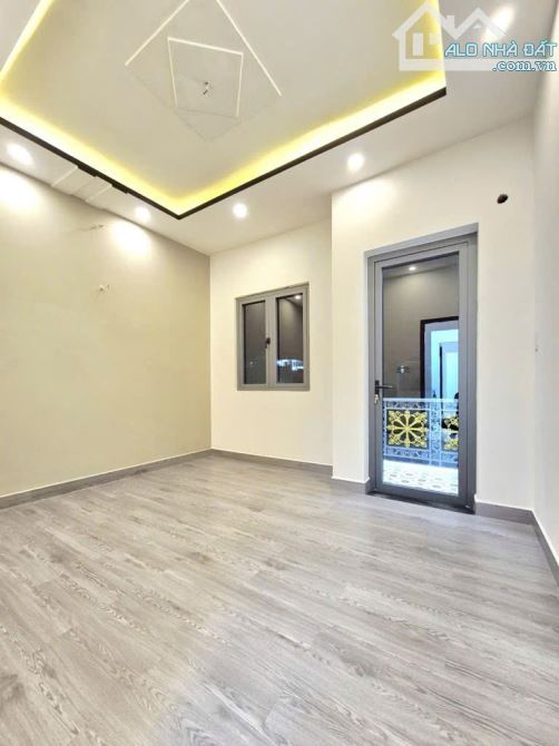 SÁT MẶT  TIỀN XE HƠI Q7  CÓ 7 TỎI - 16