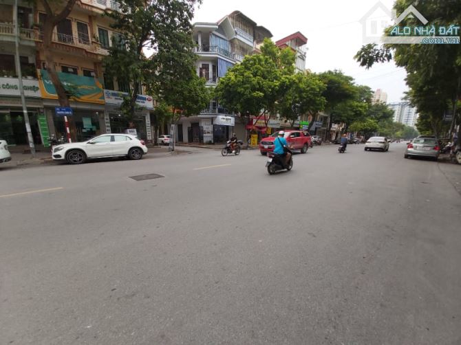 Bán nhà mặt phố Nguyễn Cảnh Dị DT 362m2, MT 18m, Giá 210 tỷ - 2