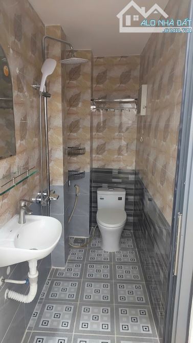Nhà mới 1 Trệt 3 Lầu 3x10m 3 Phòng 3 wc Hẻm 469 Đoàn Văn Bơ Giá 18 Triệu - 2