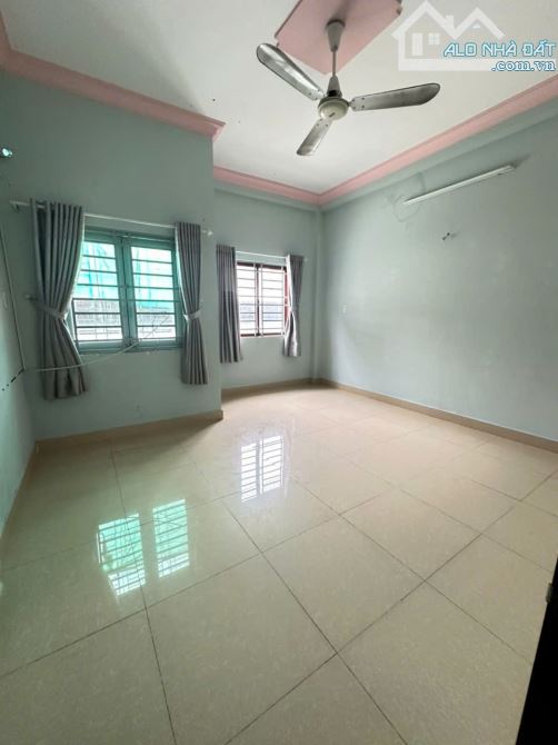 6.8 Tỷ, Bán Gấp Nhà Gần Mặt Tiền, Ngã 4 Âu Cơ,P.10 Tân Bình 78m2 Ngang 4m , 4 Tầng, Hẻm 4m - 2