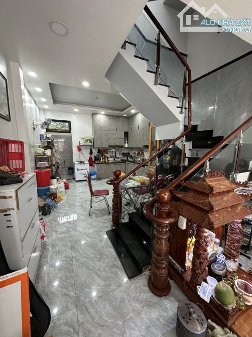 GIÁ NÀO CŨNG BÁN 127M2 SHR 2 CĂN 3 TẦNG ĐÚC RIÊNG BIỆT GẦN NGÃ TƯ HÓC MÔN - 2
