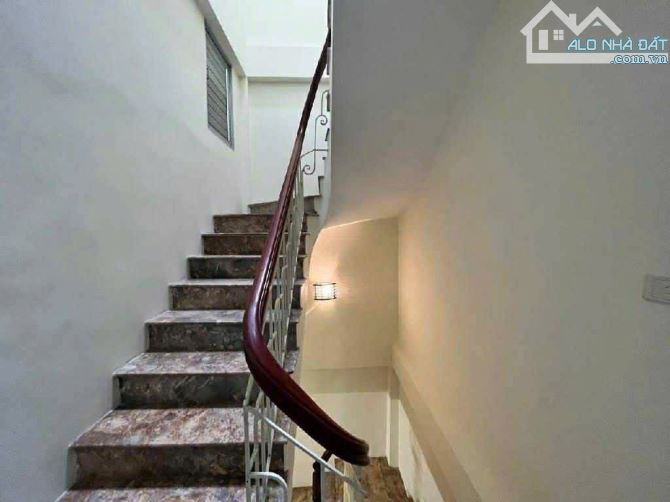 💥NHỈNH 7 TỶ CẦU GIẤY KHU PHÂN LÔ - DÂN XÂY - GẦN Ô TÔ - THOÁNG TRƯỚC SAU - DT 30 - 5 TẦNG - 2