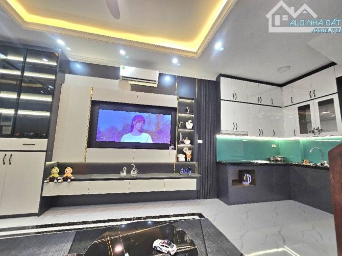 Bán nhà gần Aeon.mall.Long Biên, 7tỷ3, 35m, 5tầng, 3PN, 4WC, ô tô đỗ cửa, kinh doanh nhỏ. - 2