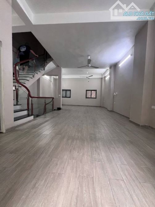 BÁN NHÀ TRÍCH SÀI DÂN XÂY GẦN PHỐ NGÕ THÔNG KINH DOANH GẦN OTO DỪNG ĐỖ 60M 4 TẦNG MT6 NHỈN - 2
