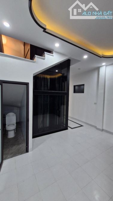 Bán Gấp!! Tòa Nhà 6 Tầng, Yên Lộ, Phân Lô, Oto vào nhà, Kinh doanh. Dt 59m2*11.2 tỷ. - 2