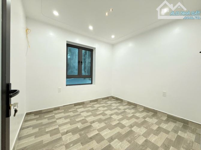 Bán nhà 3 tầng xây mới độc lập mặt ngõ Miếu Hai Xã - 2