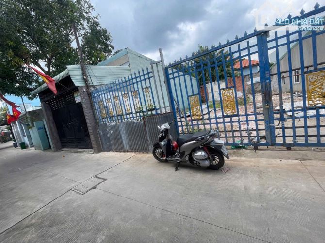 D300 👉BÁN  ĐẤT  SỔ RIÊNG THỔ CƯ HẺM XE HƠI GẦN CHỢ TRẠI BÒ  📌Vị trí gần nhà thờ long bìn - 2