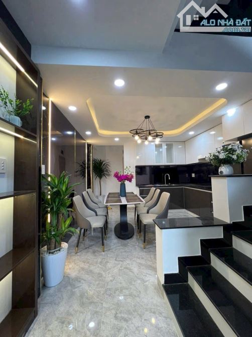 Nhà Giáp ranh Gò Vâp ngay Ngã 4 Ga ( 4m x 15.5M ) 3 Lầu ( 4 Phòng Ngủ ) Q12 - 2