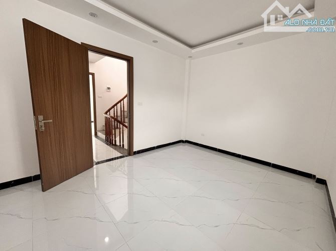 Chỉ 3,85 tỷ - Nhà Ngay sát Đại Lộ Thăng Long. Xây độc lập. Ngõ nông ô tô lùi.20p TT Hà Nội - 2