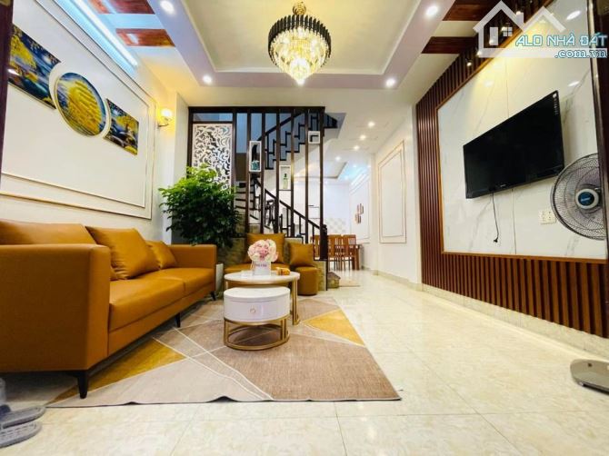 Bán nhà phố Nguyễn văn cừ 40m2, 5 tầng, gần phố kinh, doanh nhỏ, ô tô vào nhà, giá 10.3 tỷ - 2