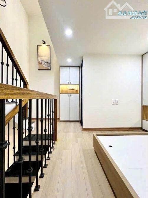TRUNG TÂM ĐỐNG ĐA – NHÀ 3 TẦNG – NGÕ BA GÁC – GIÁ MỀM 5.5 TỶ  DIỆN TÍCH 25/30M², NHÀ CŨ 3 - 2